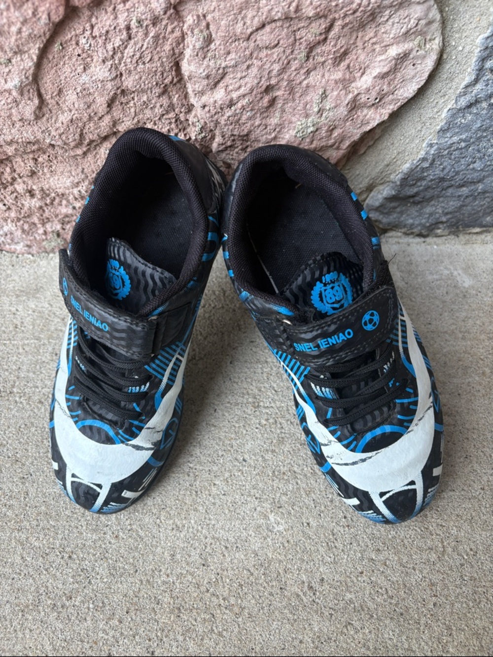 Boy‘s Black & Blue Athletic Sneakers